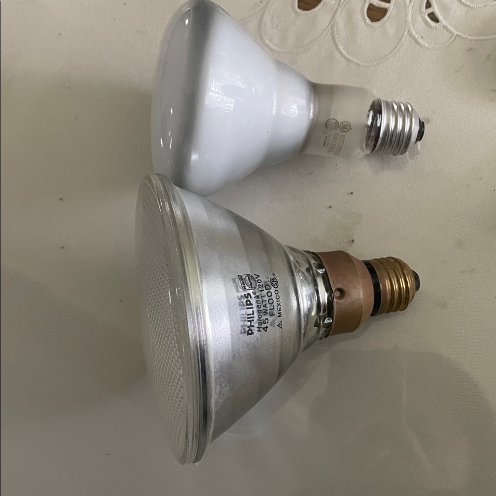 2 light bulbs